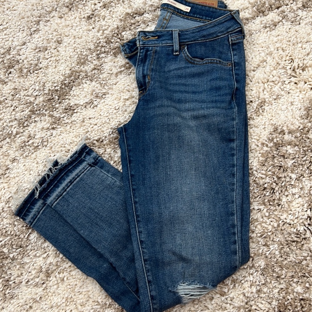 Levis - Picture 4 of 6